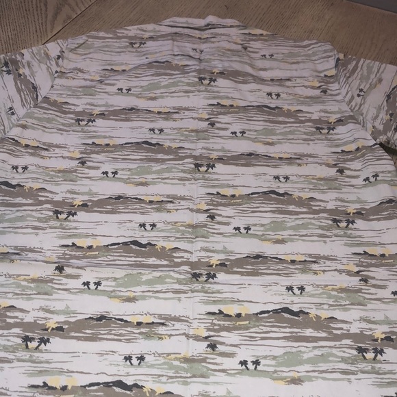 Hawaiian T-shirt - Picture 2 of 3